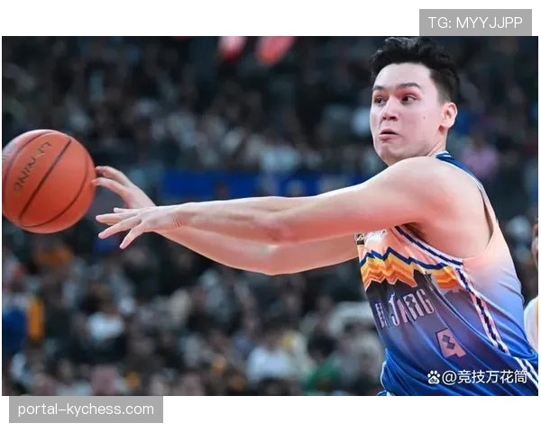 新疆队外援琼斯结束个人训练,单独加练三分球 新疆队外援琼斯结束个人训练,单独加练三分球